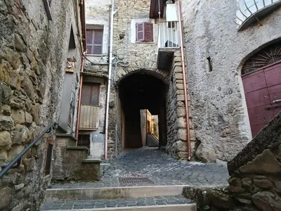 Siamo quasi tornati al livello di via delle Logge
