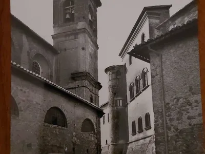 Cartolina d'epoca: "S. Vito Romano - Castello Theodoli", con il campanile in primo piano e la torre cilindrica del castello.