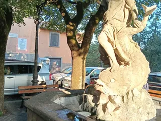 Il luogo dove molti si incontrano, 3 Fontane