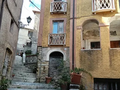 Alla stretta