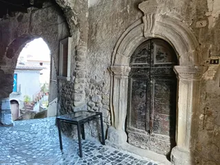 Questo portone porta in una dimensione fantastica...