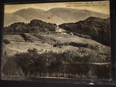 Cartolina d'epoca: "S. Vito Romano - Staz. clim. m. 700 s. m. - Monti 'Mammelle d'Italia' visti da S. Vito".