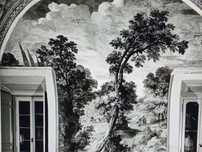Sala della caccia: scena di caccia affrescata tra due finestre, in una fotografia d'archivio in bianco e nero.