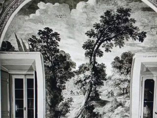 Sala della caccia: scena di caccia affrescata tra due finestre, in una fotografia d'archivio in bianco e nero.