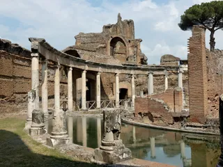 Il Teatro Marittimo, un'isola artificiale circondata da un canale anulare che l'imperatore usava come rifugio privato.