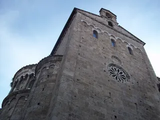 Le absidi e il fianco della Cattedrale di Santa Maria
